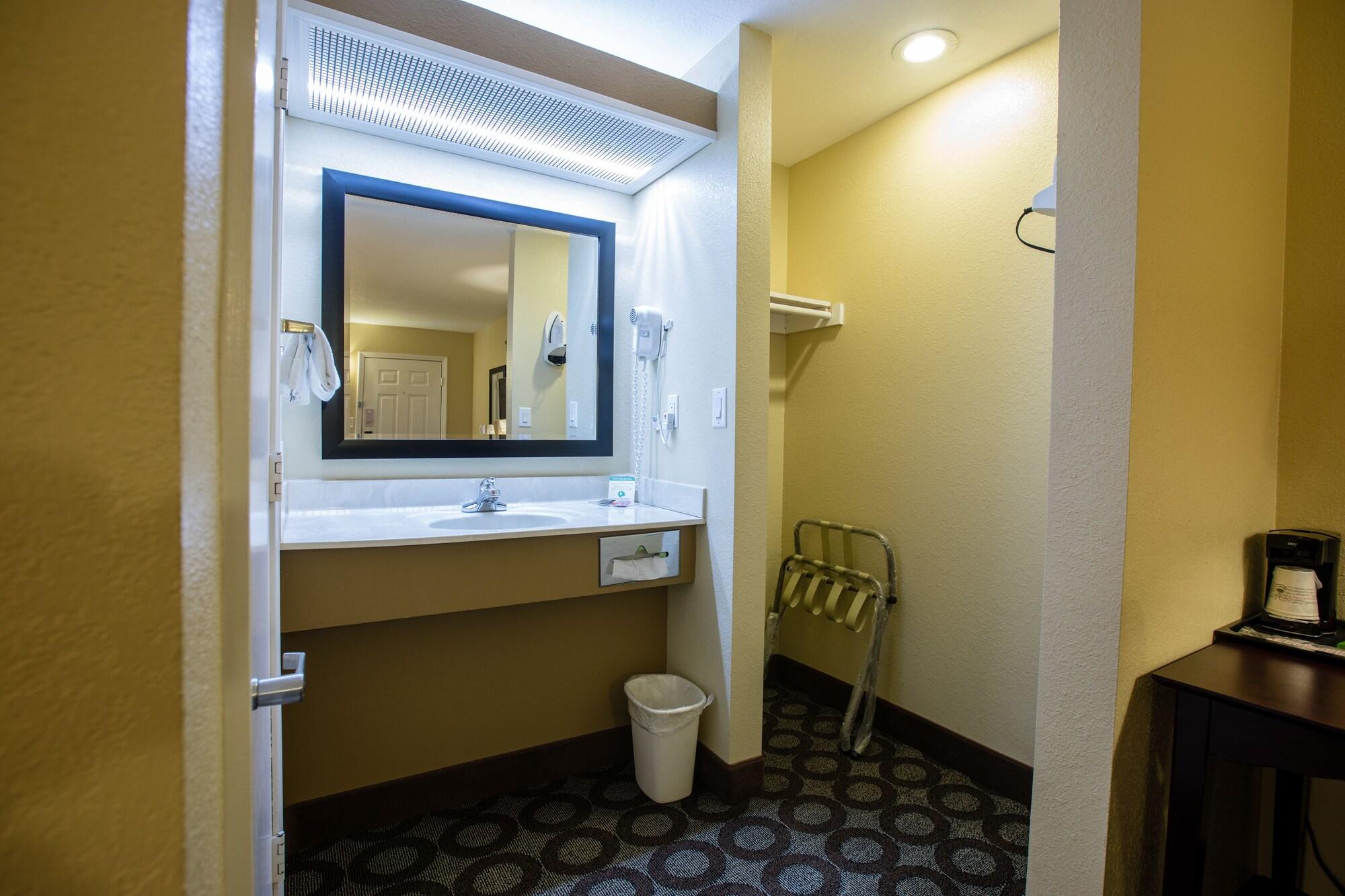 Relax Inn And Suites Kuttawa Exterior photo