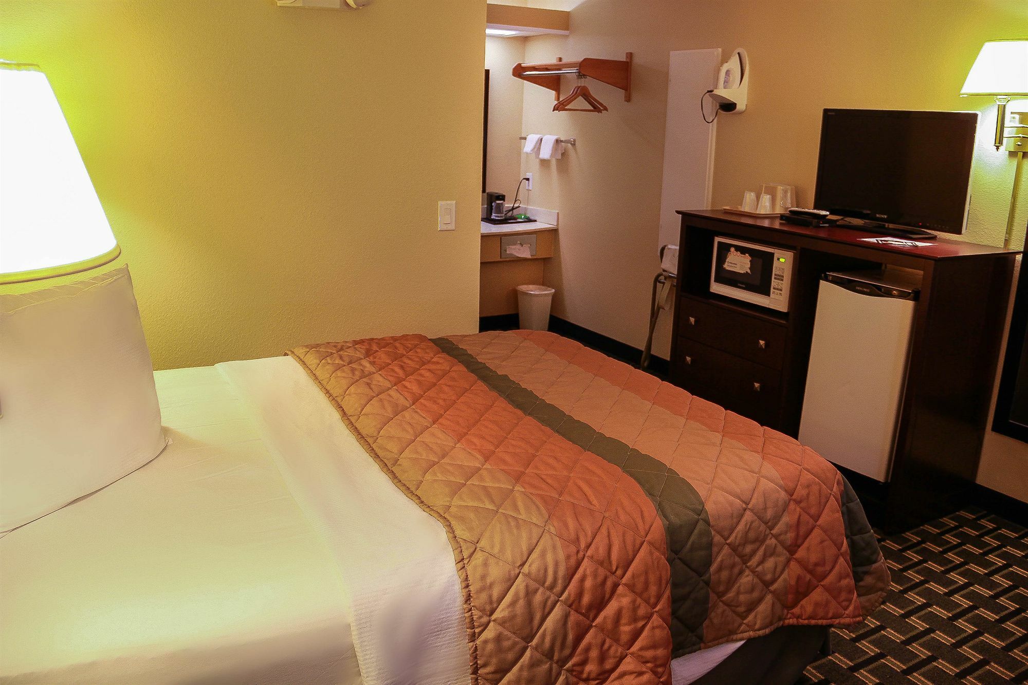 Relax Inn And Suites Kuttawa Exterior photo